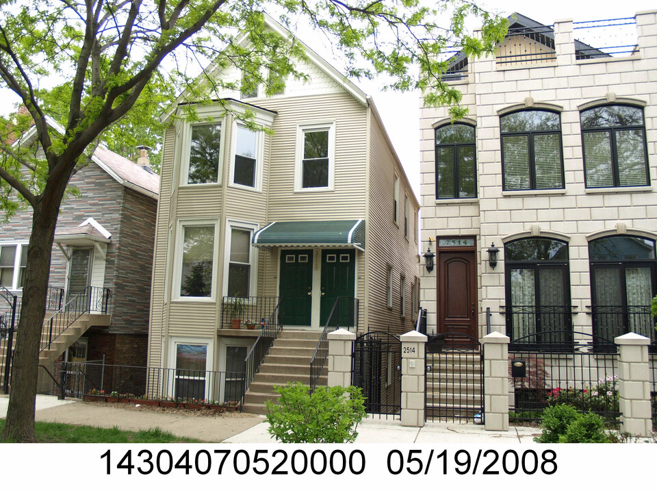 2512 N Marshfield Ave in Chicago, IL - Building Photo