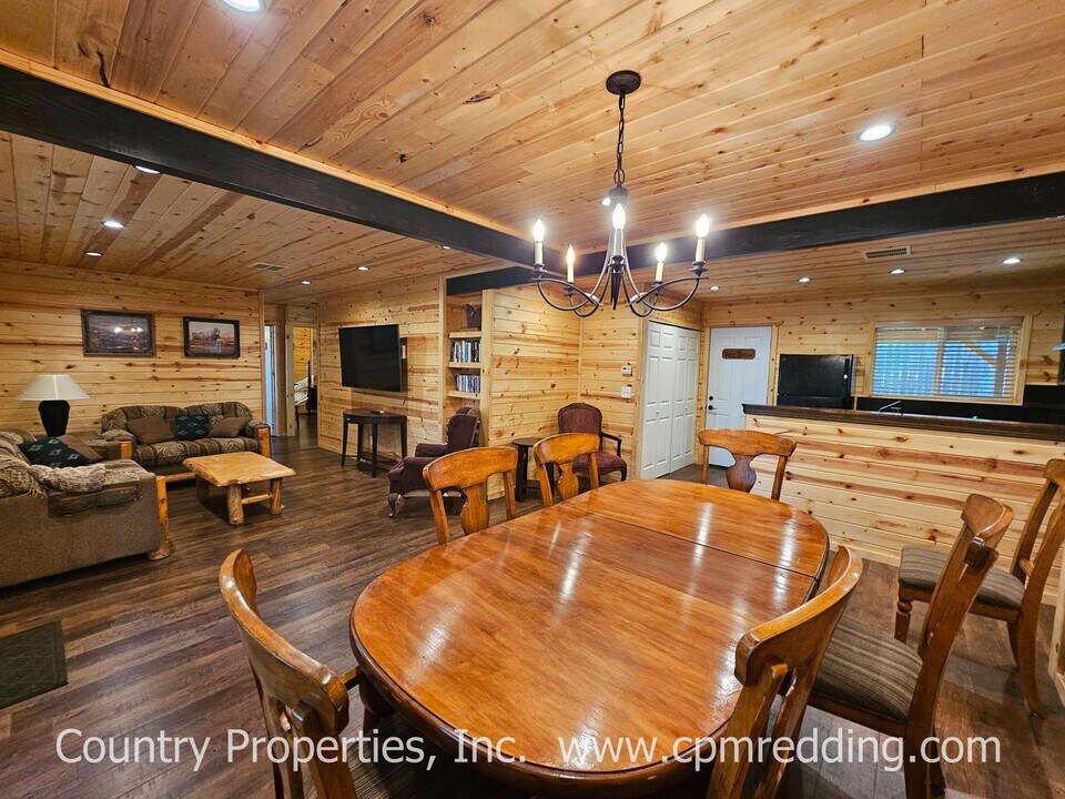 13477 Oak Run Rd in Oak Run, CA - Building Photo