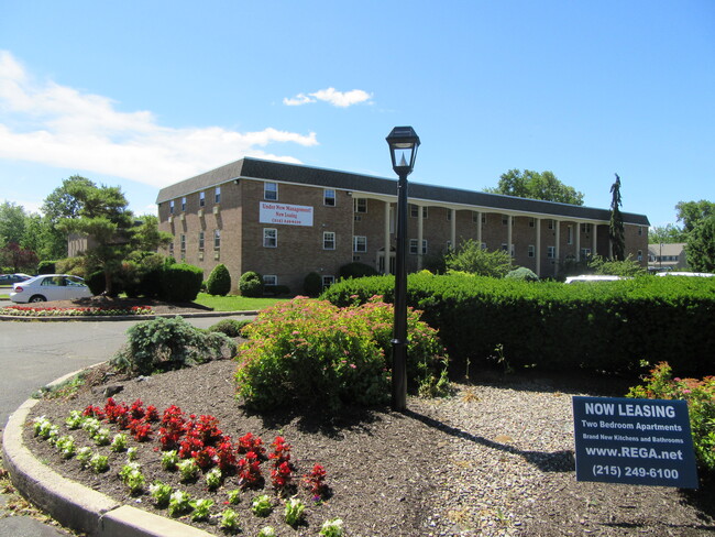 Liberty Square Apartments in Hatfield, PA - Building Photo - Building Photo