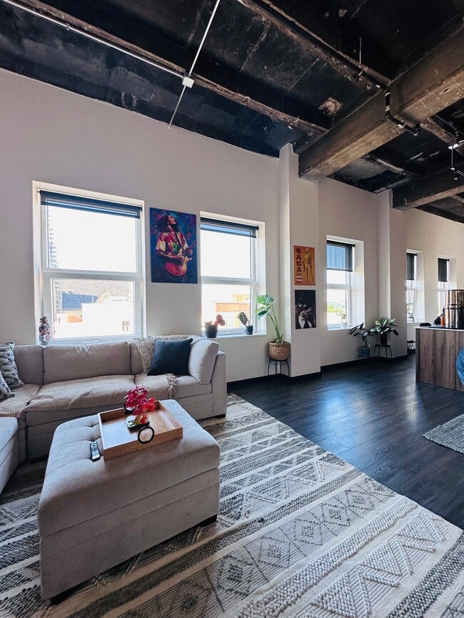 150 N Ashland Ave, Unit 524
