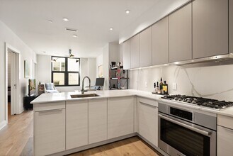 1427 Rhode Island Ave NW, Unit 503 in Washington, DC - Foto de edificio - Building Photo