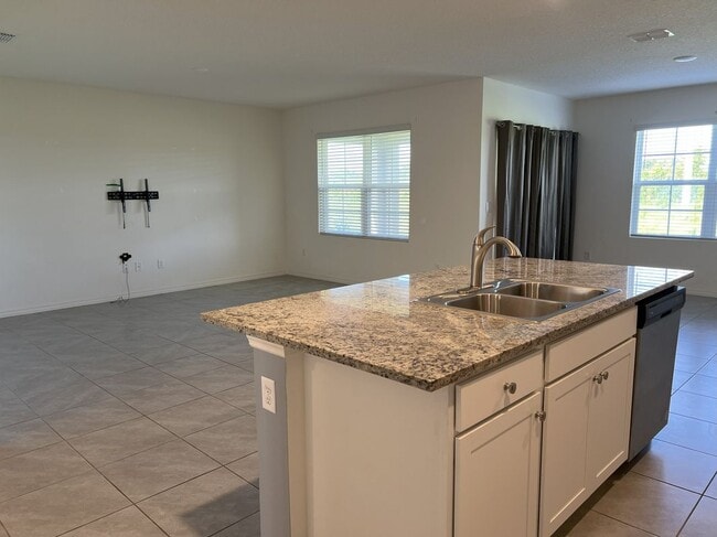 1371 McFarland Dr in West Melbourne, FL - Building Photo - Building Photo