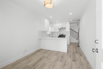 6403 Illinois St in Houston, TX - Foto de edificio - Building Photo