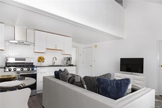 44 Ridge St, Unit 2 in Hastings On Hudson, NY - Building Photo - Building Photo