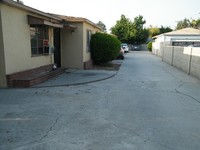 319-329 W San Bernardino Rd in Covina, CA - Foto de edificio - Building Photo