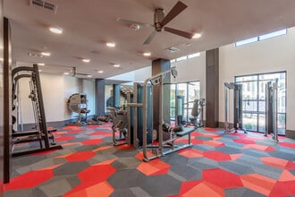 Vale Overland Park in Overland Park, KS - Foto de edificio - Interior Photo