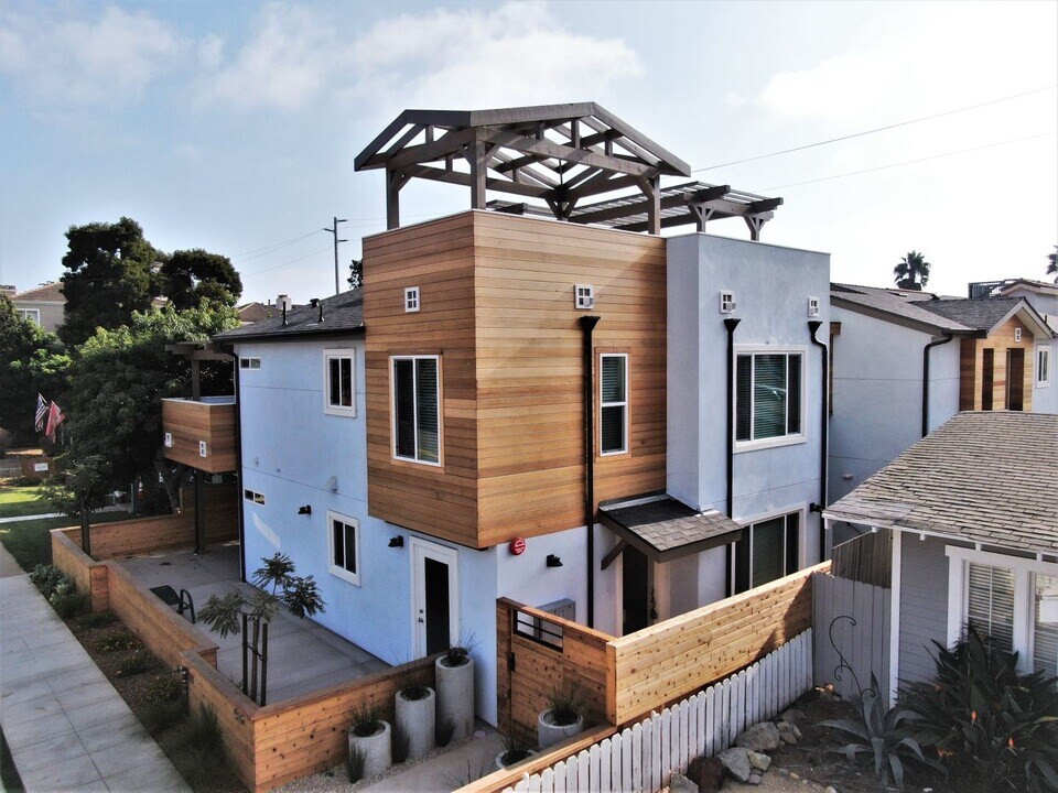 519 N Tremont St in Oceanside, CA - Building Photo