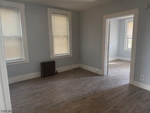 363 Hoover Ave in Bloomfield, NJ - Building Photo - Building Photo