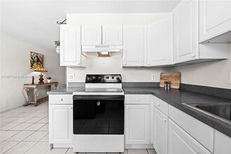 2616 NE 30th Pl-Unit -209A in Fort Lauderdale, FL - Building Photo - Building Photo