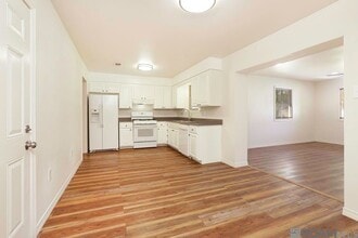 911 Hatchell Ln in Denham Springs, LA - Foto de edificio - Building Photo