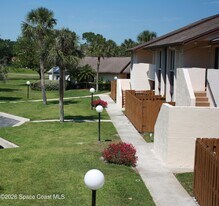 2145 Golf Isle Dr in Melbourne, FL - Building Photo