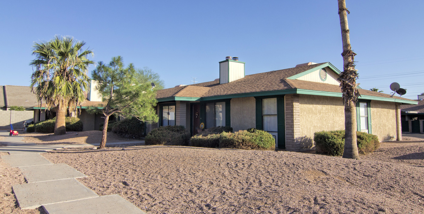 531 N 64th Pl in Mesa, AZ - Building Photo