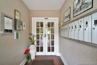 3409 S Le Jeune Rd-Unit -8 in Miami, FL - Building Photo - Building Photo