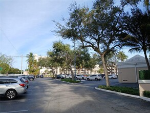 1280 S Alhambra Cir in Coral Gables, FL - Foto de edificio - Building Photo