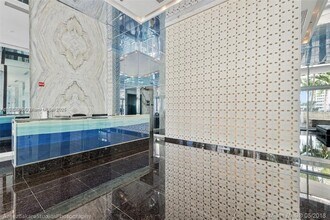 325 Biscayne Blvd in Miami, FL - Building Photo - Building Photo