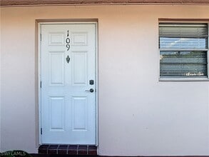 200 Turtle Lake Ct in Naples, FL - Building Photo - Building Photo