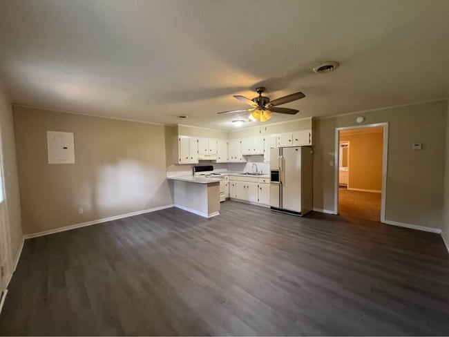 1204 Bloomingdale Pike