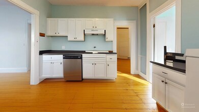 48 Eustis St in Cambridge, MA - Foto de edificio - Building Photo