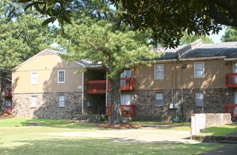 Dogwood Trace in Memphis, TN - Building Photo - Building Photo