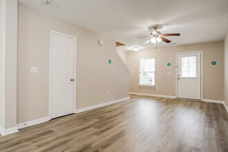 8012 Spiderlily Ct in Zebulon, NC - Foto de edificio - Building Photo