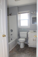 57 Grove St in New Milford, CT - Foto de edificio - Building Photo