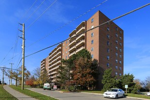 1100 Courtland Ave in Kitchener, ON - Building Photo