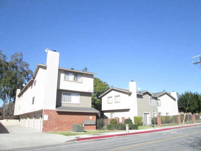 5411 Pioneer Blvd in Whittier, CA - Building Photo - Building Photo