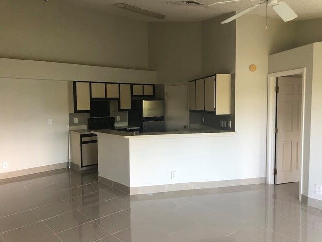 9999 Summerbreeze Dr, Unit 418 in Sunrise, FL - Building Photo - Building Photo