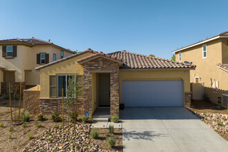 Pacific Point in Hesperia, CA - Foto de edificio - Building Photo