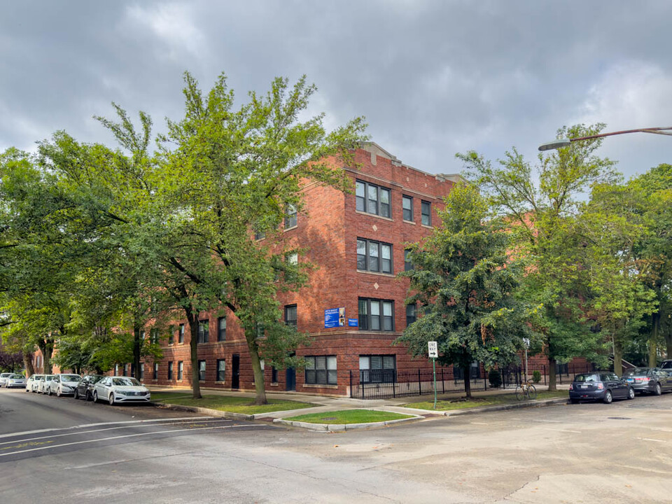 2204 W Eastwood Ave in Chicago, IL - Building Photo