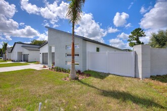 204 Newcastle in Winter Haven, FL - Foto de edificio - Building Photo