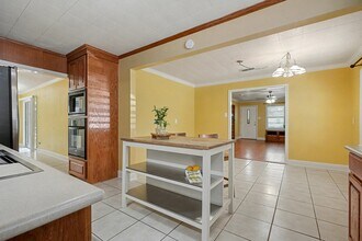 130 San Fernando Dr in Galveston, TX - Foto de edificio - Building Photo