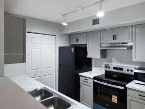 11133 SW 8th St in Pembroke Pines, FL - Building Photo - Building Photo