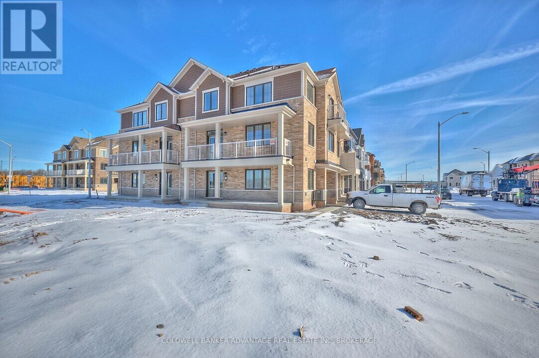 98 Feather Rd in Welland, ON - Building Photo