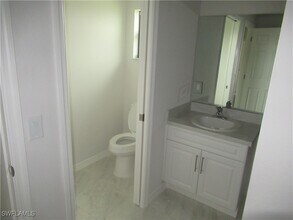 1111 NW 18th St in Cape Coral, FL - Foto de edificio - Building Photo