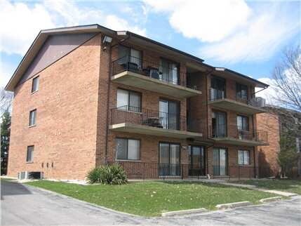 15421 Treetop Dr in Orland Park, IL - Foto de edificio