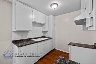 1880 Locust Ave in Long Beach, CA - Building Photo