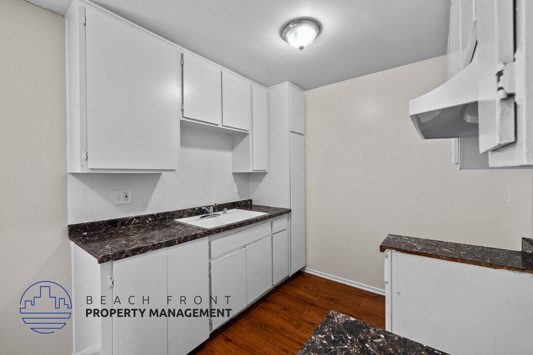 1880 Locust Ave in Long Beach, CA - Foto de edificio