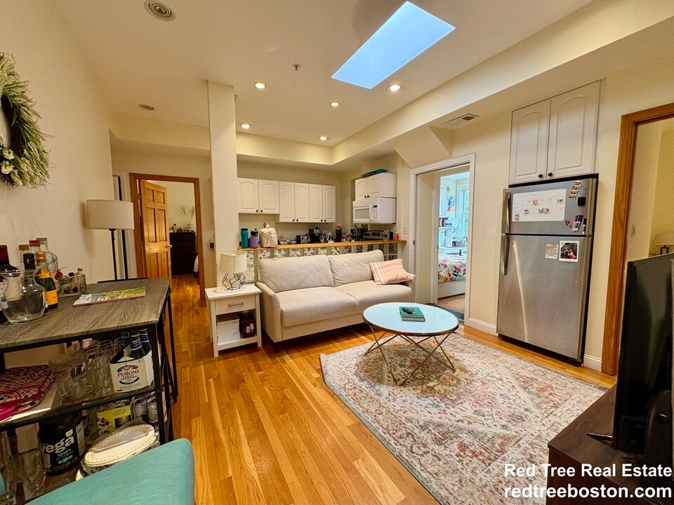 1815 Beacon St, Unit 8 in Brookline, MA - Foto de edificio