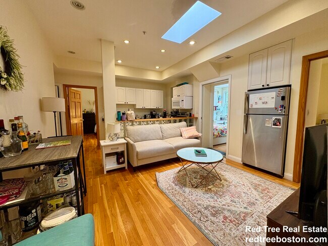 1815 Beacon St, Unit 8