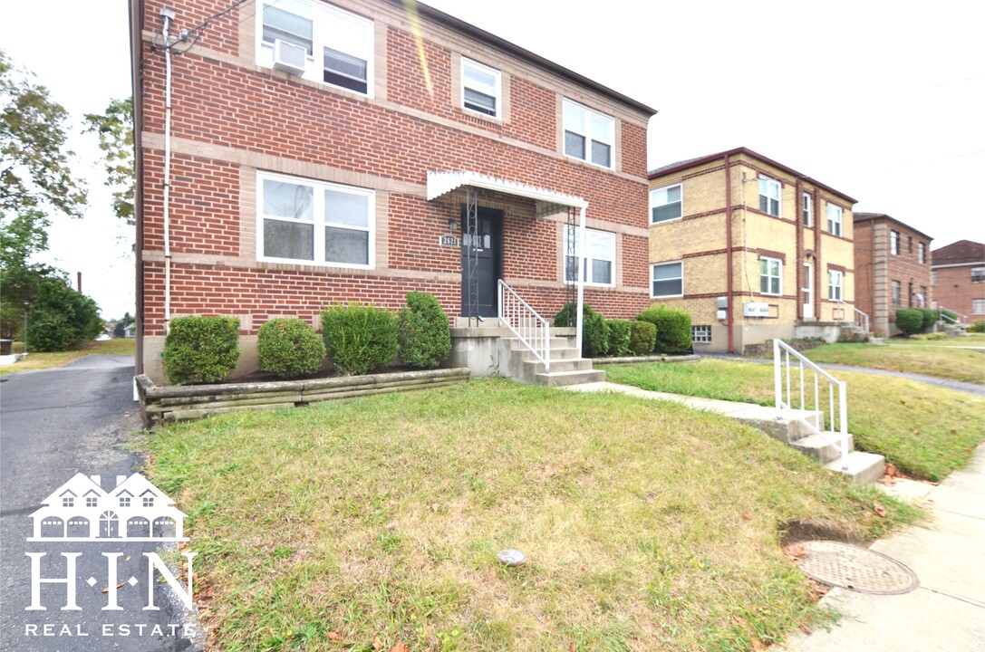 2621 Park Ave in Norwood, OH - Building Photo