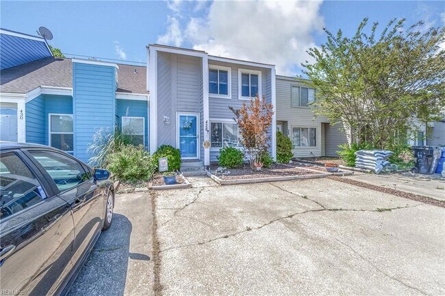 428 Falling Ln in Virginia Beach, VA - Building Photo - Building Photo