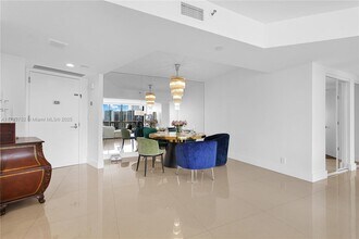 1000 E Island Blvd in Aventura, FL - Building Photo - Building Photo