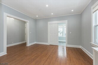 17 Boyden Pkwy in Maplewood, NJ - Building Photo - Building Photo