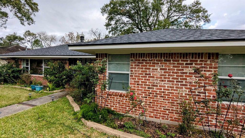 5306 Briarbend Dr in Houston, TX - Building Photo
