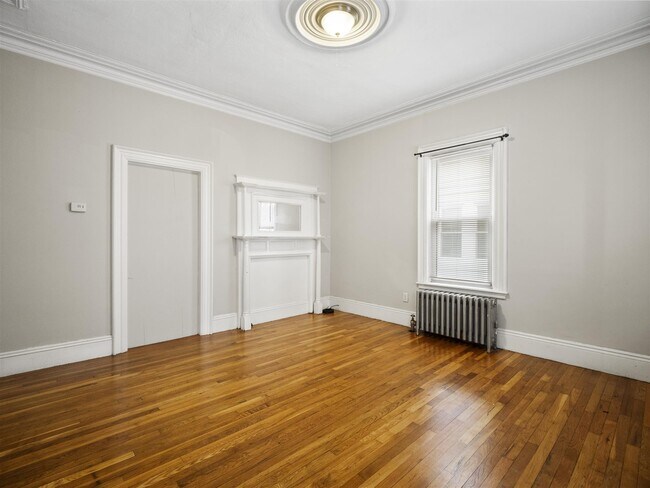 44 Cameron Ave, Unit 1 in Somerville, MA - Building Photo - Building Photo