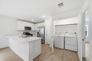 7335 Greenbriar Cayon Ln in Katy, TX - Building Photo