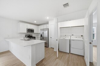 7335 Greenbriar Cayon Ln in Katy, TX - Building Photo - Building Photo