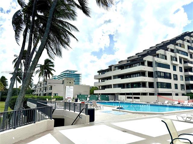 101 Crandon Blvd, Unit 173 in Key Biscayne, FL - Building Photo