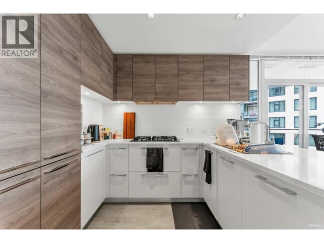 7388 Kingsway in Burnaby, BC - Building Photo - Building Photo